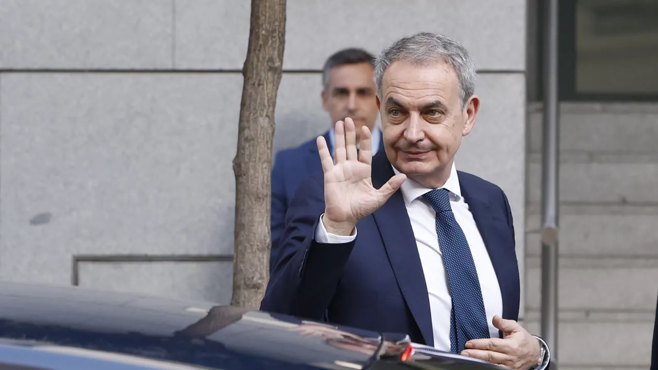 El juez dice que Zapatero «no ha logrado desvirtuar los indicios racionales de criminalidad» que pesan sobre él