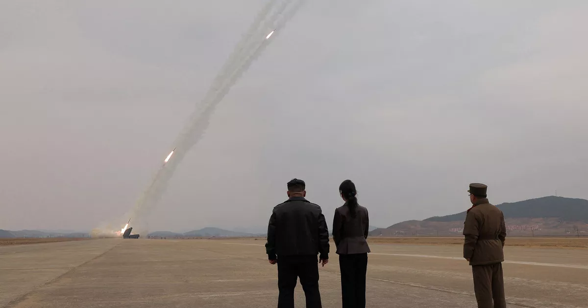 North Korea conducted an exercise with 600mm multiple rocket launchers