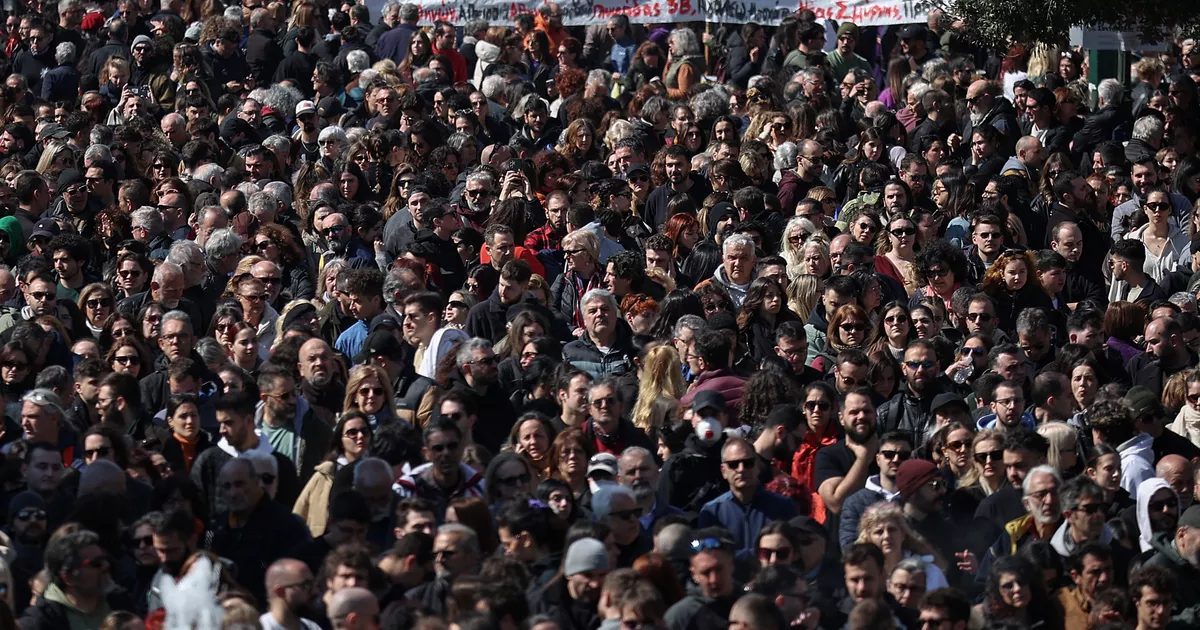 «Honte à vous !» : en Grèce, indignation et vives tensions à l’ouverture du procès de la collision ferroviaire de Tempé