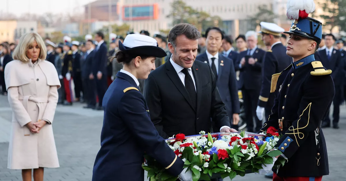 In Seoul, Emmanuel Macron sharply replies to Donald Trump