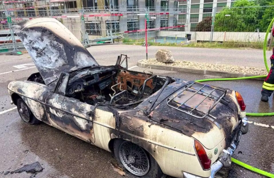 Villars-sur-Glâne: Une voiture prend feu sur le parking de l'hôpital