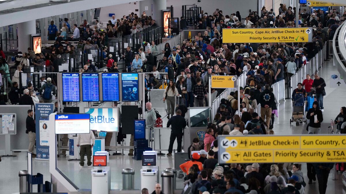 Agents ICE déployés dans les aéroports américains face au manque de personnel