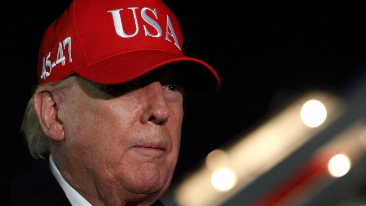 Trump mocks resumption of talks with Iran