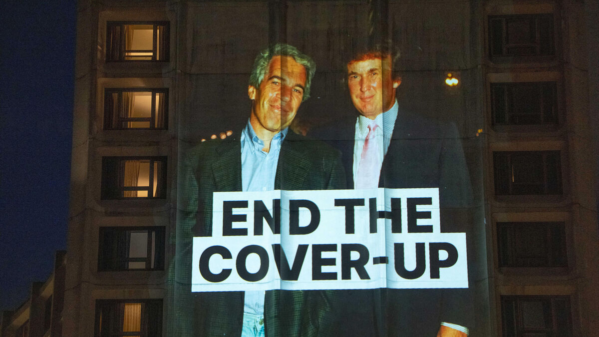 Vidéo sur les liens Trump-Epstein projetée sur un immeuble à Washington