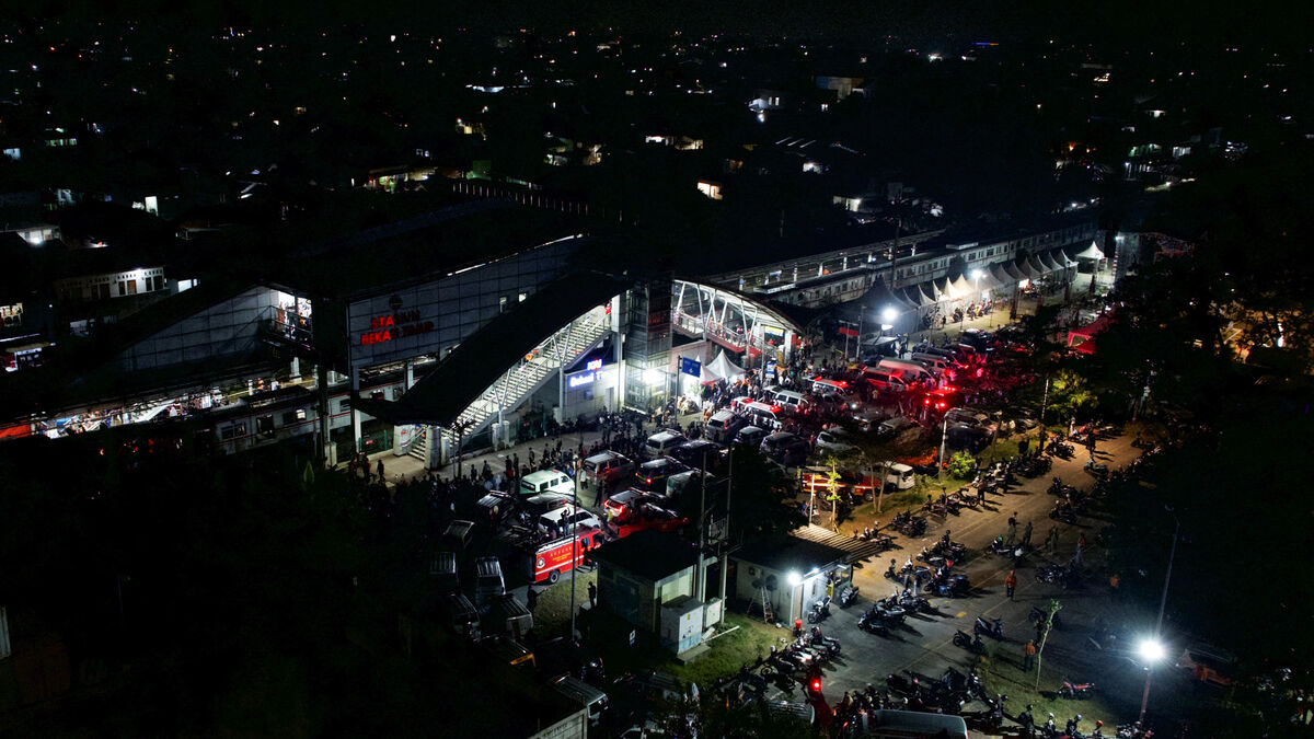 Indonésie: collision de trains près de Jakarta, au moins 14 morts