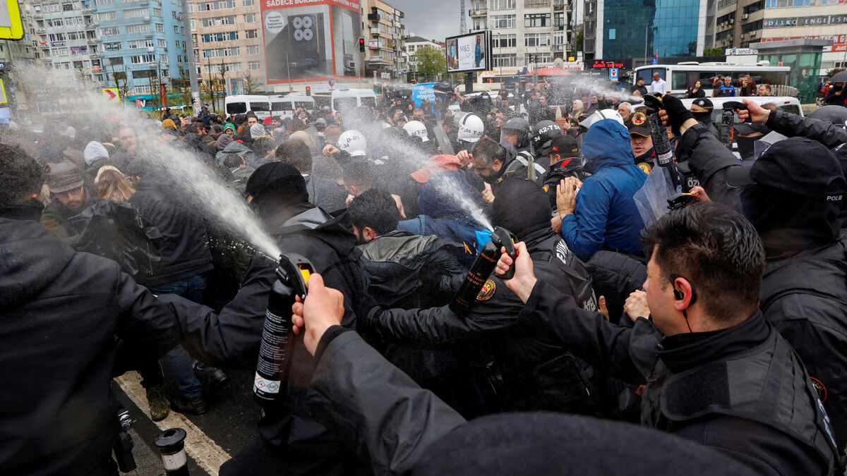 Turquie: milliers de manifestants à Istanbul, près de 400 arrestations