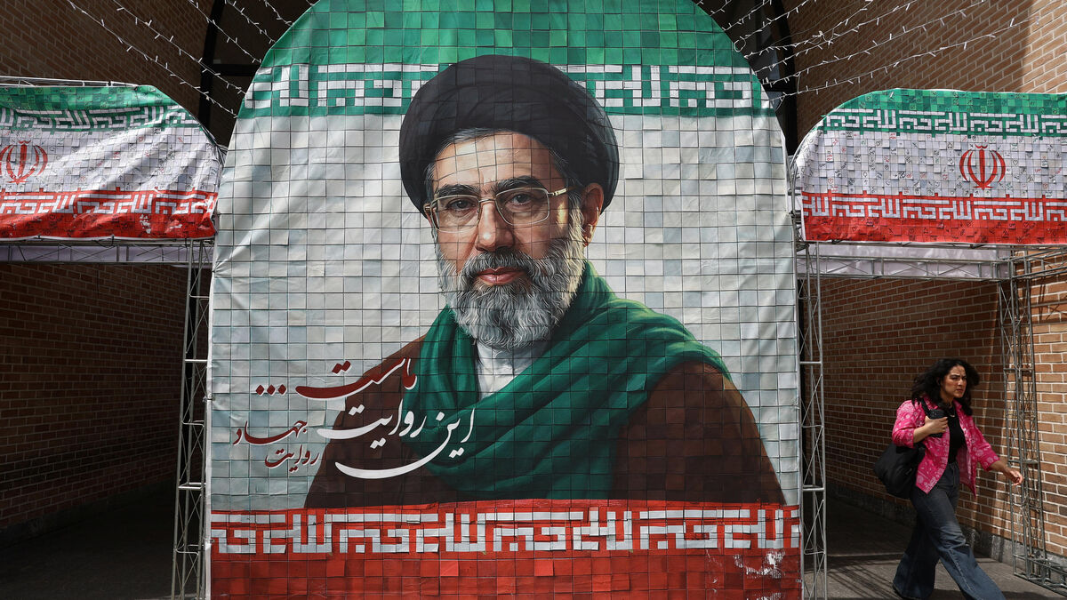 Guide suprême iranien blessé, mais dirige toujours le régime selon les États-Unis