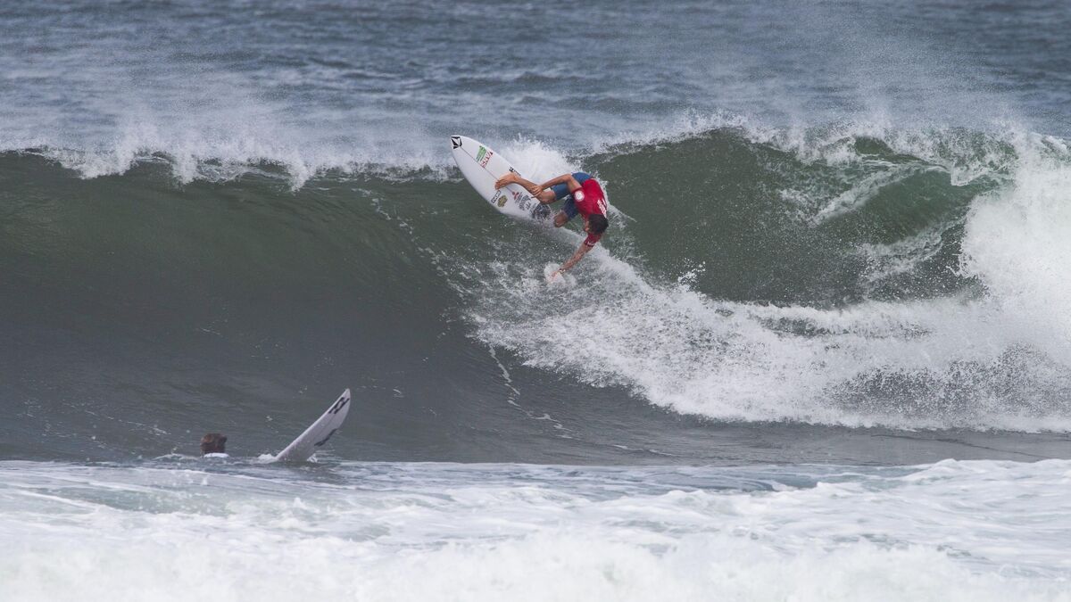 Nouvelle-Zélande: épreuve de surf interrompue après l'attaque d'un animal marin