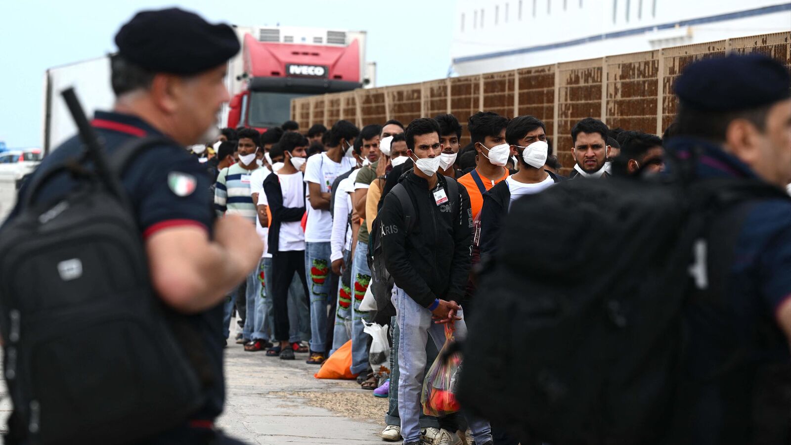 « Hubs de retour » pour les migrants : 5 minutes pour comprendre cette mesure polémique adoptée par l’Union européenneà 17h51