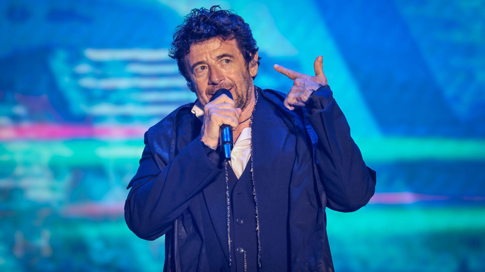 DIRECT. Affaire Patrick Bruel : le chanteur déféré devant trois juges d'instruction, son placement en détention provisoire requis
