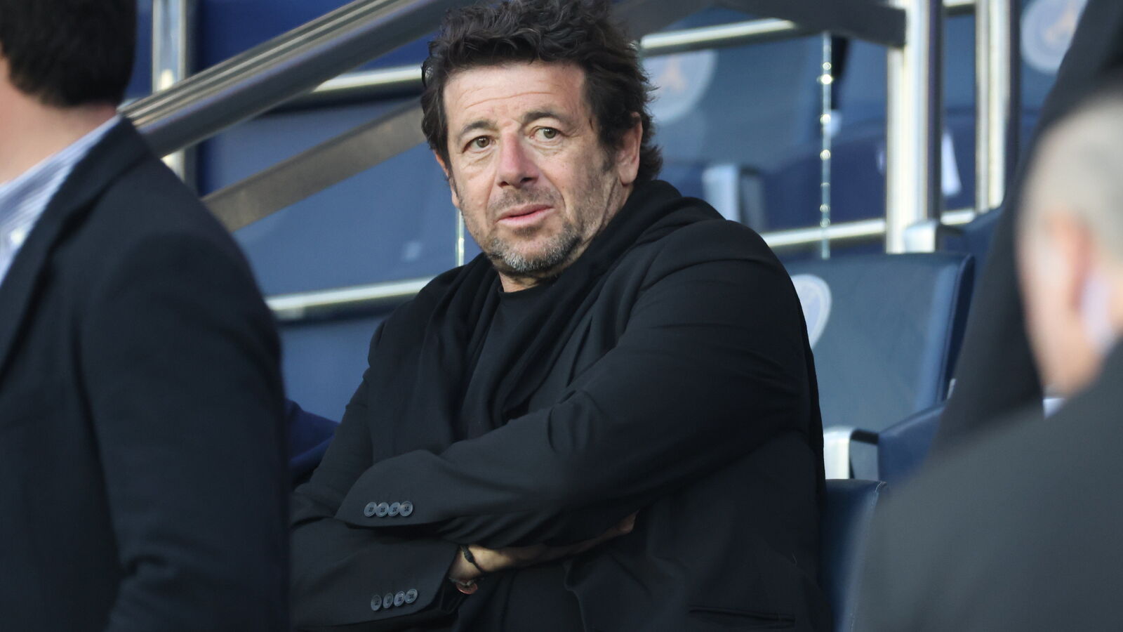 Affaire Bruel : « J’étais jeune, vulnérable, impressionnable, j’ai cédé »… Ces plaintes qui ont tout déclenché