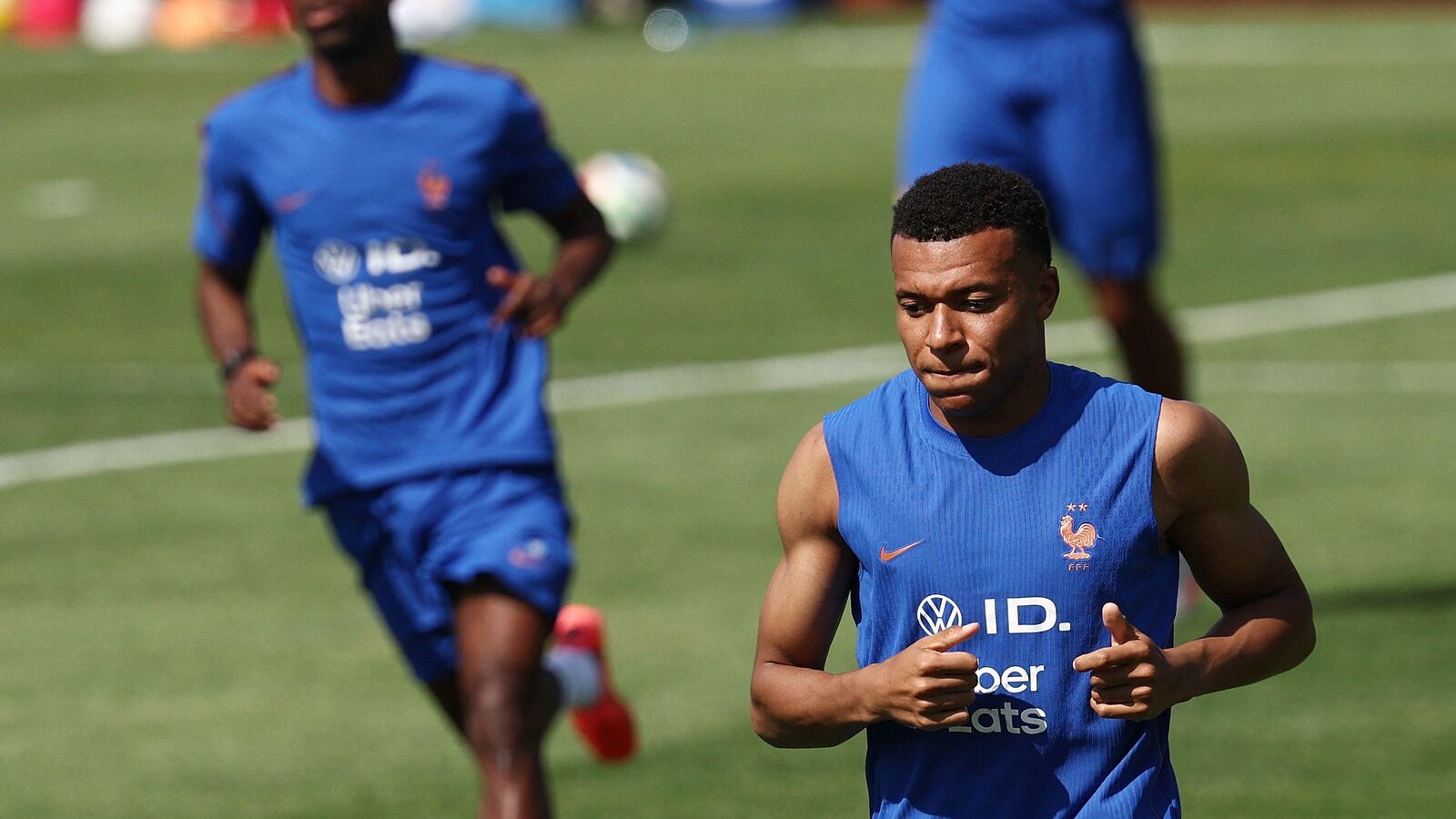 « Les rois de l’adaptation » : chaleur, entraînement, engouement… Les Bleus passent en mode Coupe du monde