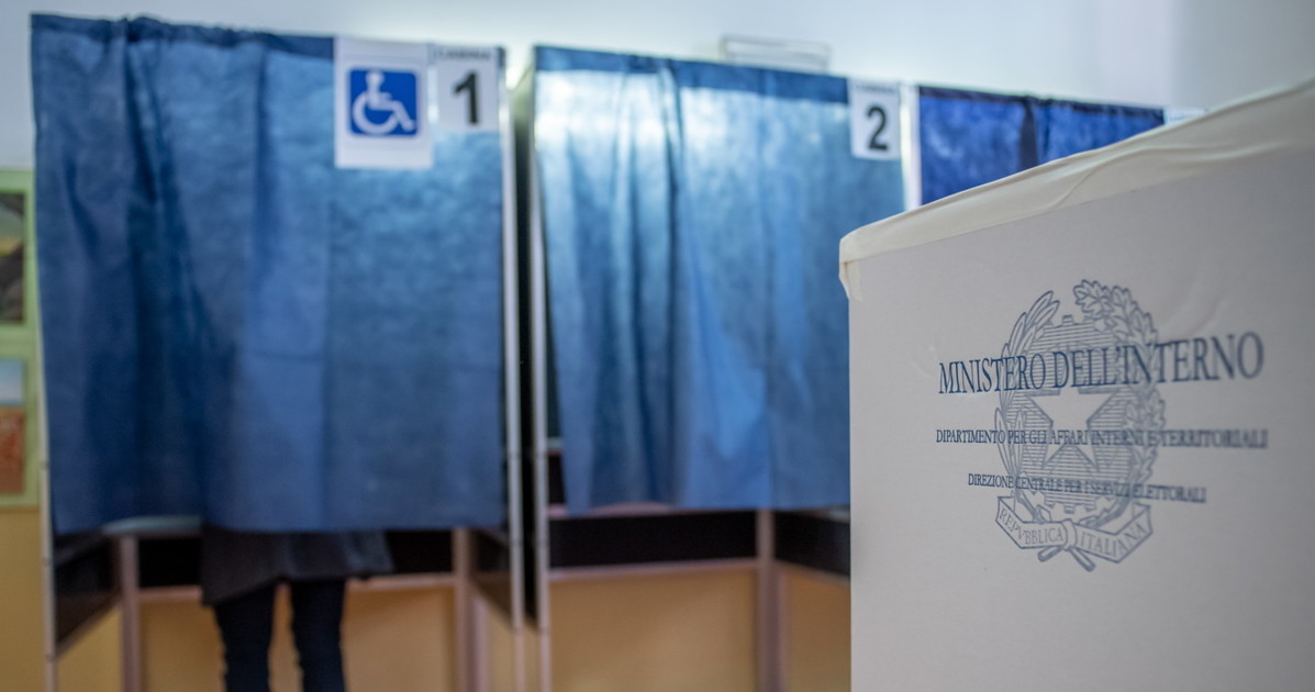 Ballottaggi, crollo nell'urna: il dato a seggi aperti, il centrodestra sogna | Libero Quotidiano.it