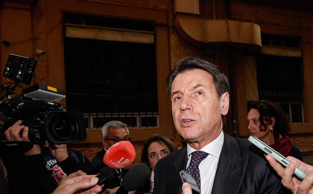 Giuseppe Conte, gli inspiegabili 435mila euro all'avvocato ex socio del grillino | Libero Quotidiano.it