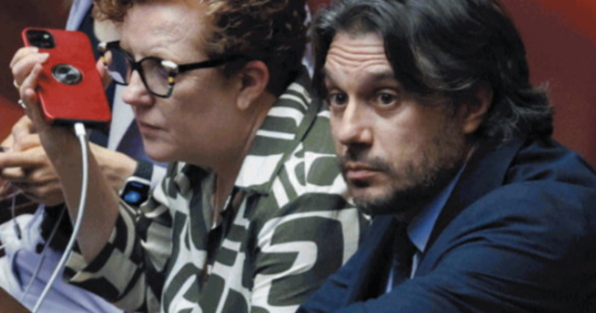 Silvestri, il deputato M5s anti-casta vive di politica da 20 anni. E si genuflette a Conte | Libero Quotidiano.it