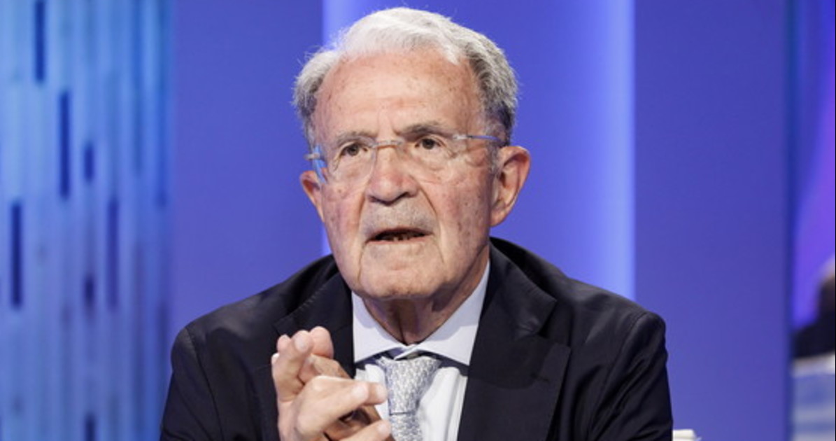Romano Prodi tifa Vannacci: "Arma decisiva, come ricatterà il governo" | Libero Quotidiano.it
