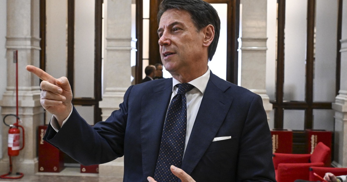 Giuseppe Conte, adesso grida al complotto per evitare di rispondere | Libero Quotidiano.it