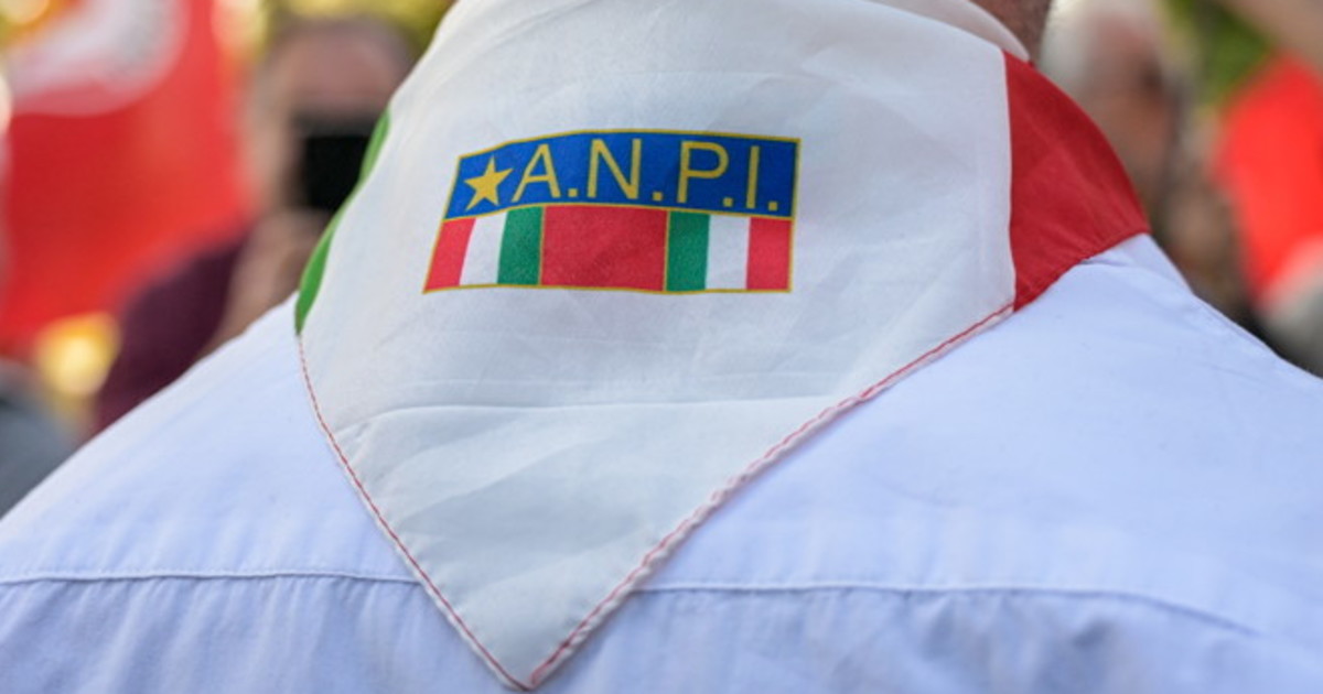 Quirinale, la sparata dell'Anpi contro Meloni: "Tradita la Costituzione, è totalitarismo" | Libero Quotidiano.it