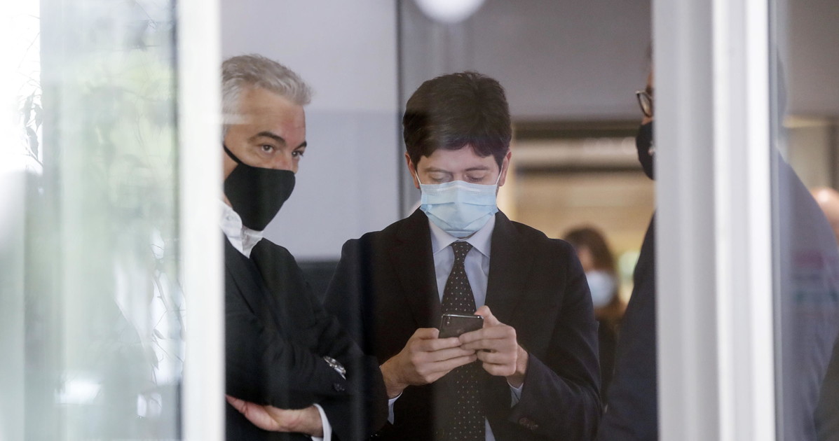 Il governo Meloni fa risparmiare 150 milioni dopo la cantonata di Arcuri. E Conte fa pure causa... | Libero Quotidiano.it