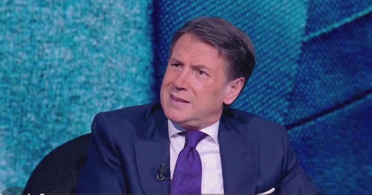 Giuseppe Conte va in tv a difendere le mascherine cinesi. Ma per la Finanza erano non a norma e pericolose | Libero Quotidiano.it