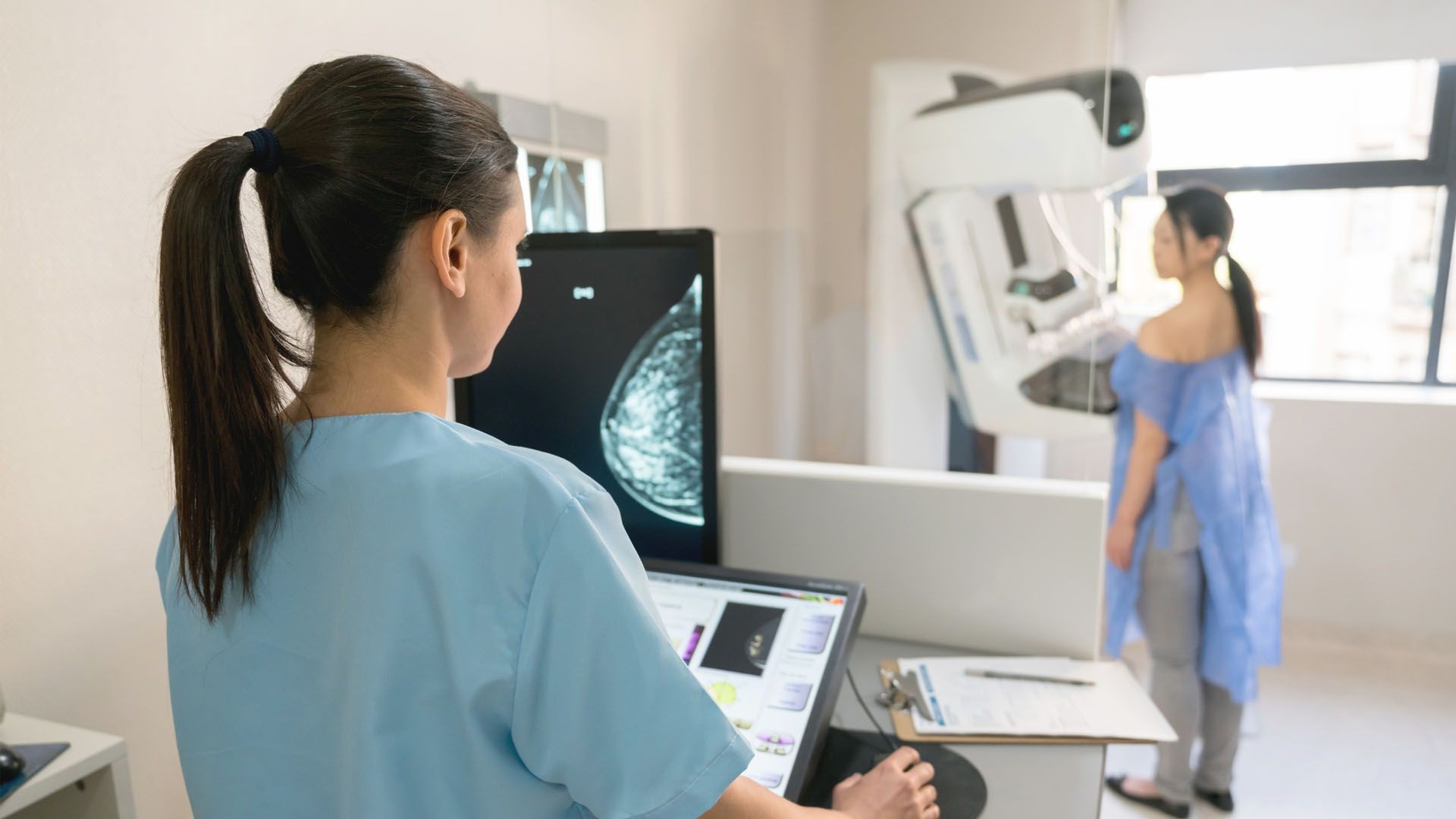 AI-supported breast cancer screening spots more cancers earlier, landmark trial finds