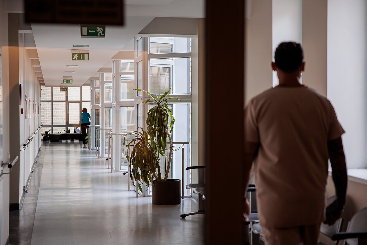 Doctor Criticizes New Procedure: Those in Urgent Need of Help May Not Get a Turn