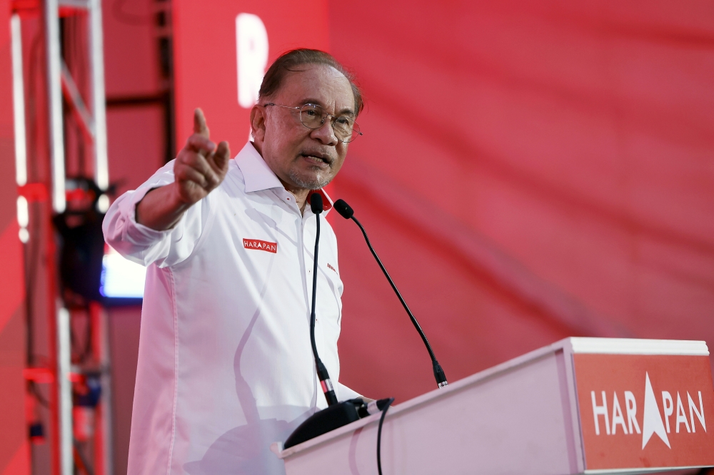 Pakatan chairman Anwar embarks on whirlwind Johor tour, 15 programmes in two days