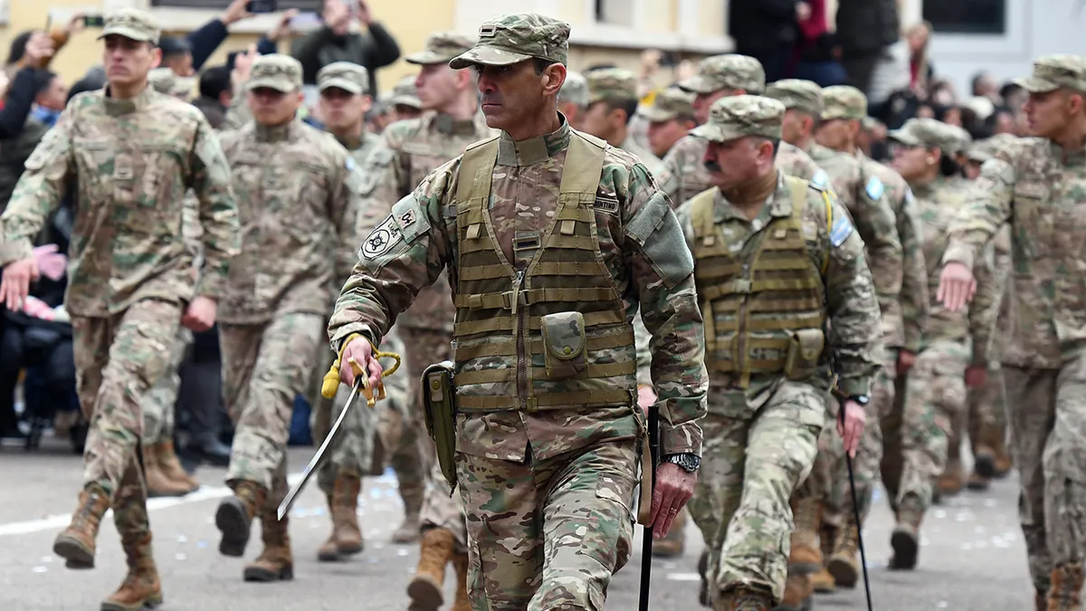 El Gobierno decretó un importante aumento de sueldo para los militares: quiénes lo recibirán