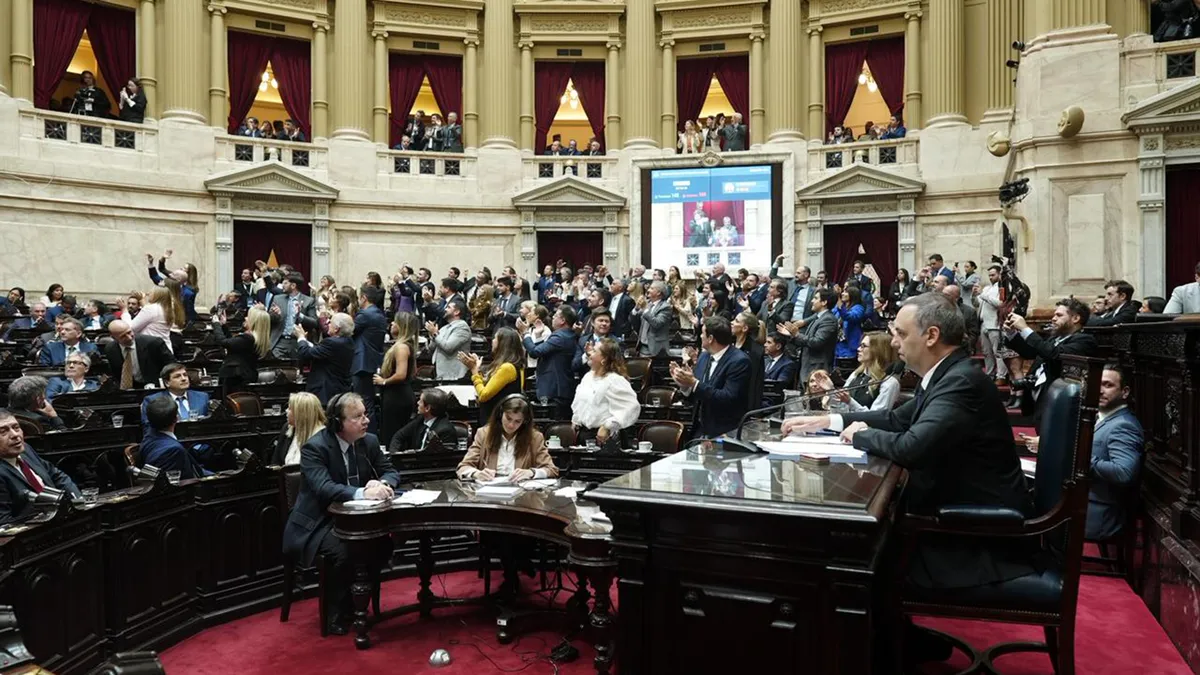 Mientras espera que se caiga su interpelación, Manuel Adorni empezó a armar su informe de gestión