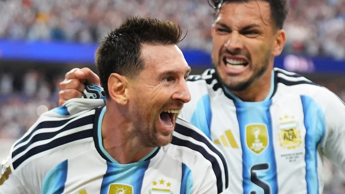 Con un doblete histórico de Messi, la Selección argentina venció 2-0 a Austria y está en 16avos de final