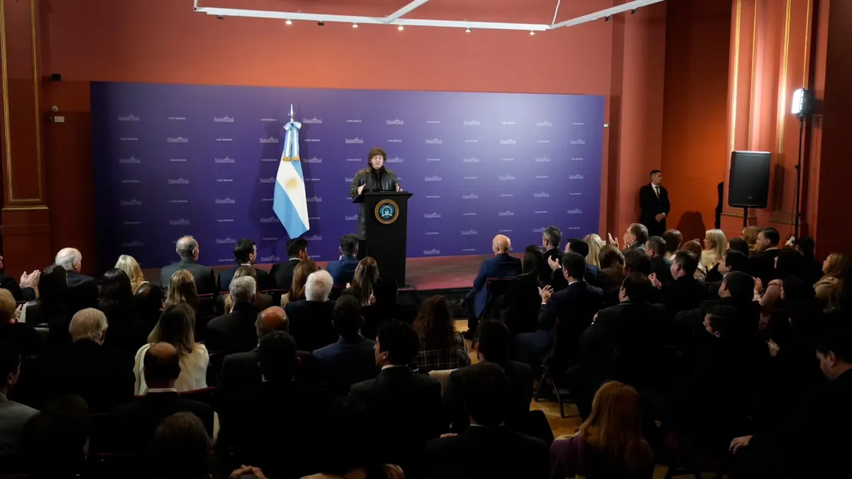 Ya sin Manuel Adorni, Javier Milei arengó a diputados y senadores y fijó las nuevas prioridades en el Congreso