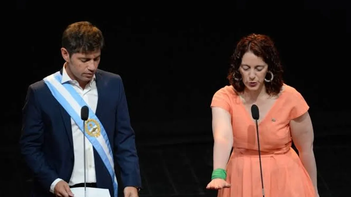 Axel Kicillof quiere su 6,7,8: la oposición pide informes por la millonaria licitación para streaming ¿militante?