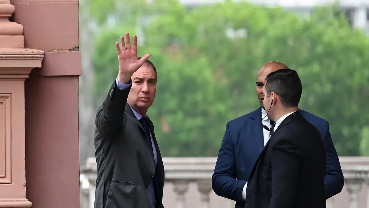 El Gobierno convocó a la primera mesa política sin Manuel Adorni