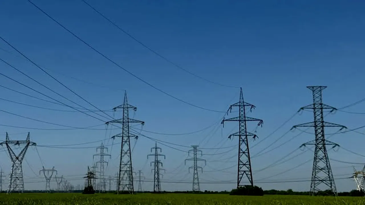 NEWS ALERT Transelectrica: Românii și-au redus consumul de energie cu aproximativ 300 MW față de cel prognozat, în orele de vârf
