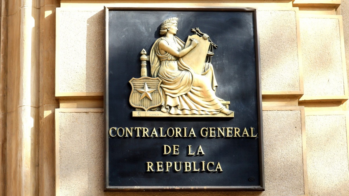 Contraloría detecta que 322 municipios renovaron 146 mil permisos de circulación ilegales: incluso a funcionarios y familiares