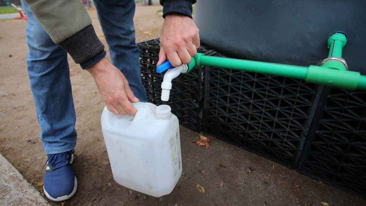 Por hasta 15 horas: Anuncian corte de agua en cuatro comunas de Santiago para este jueves