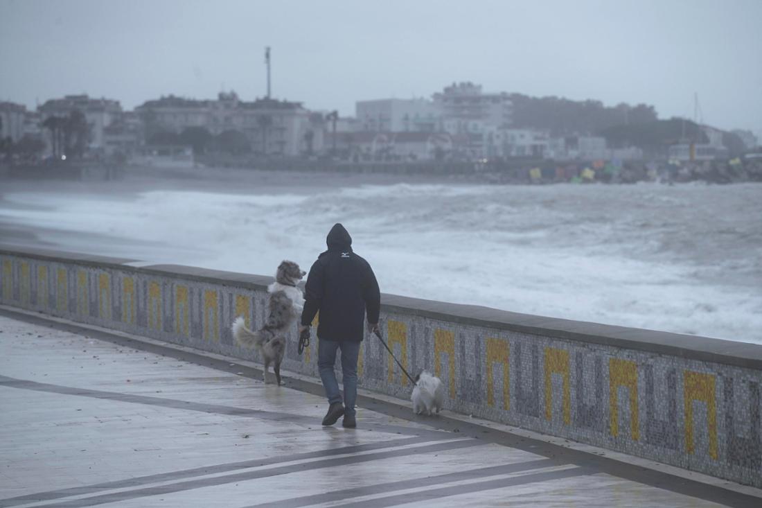 Unwetter-Chaos in Italien: Urlauber unter Schnee eingeschlossen, Brücke eingestürzt, Mann vermisst