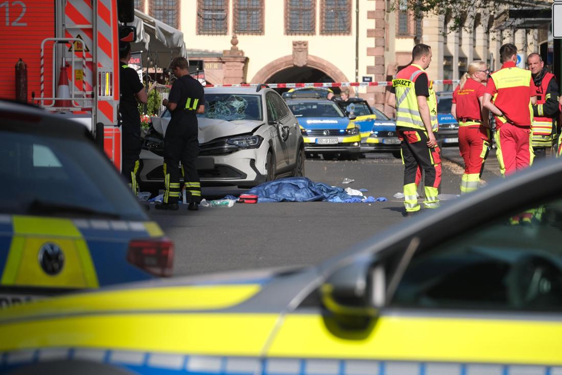 Auto rast in Leipzig in Menschenmenge: Was wir bisher wissen – und was nicht