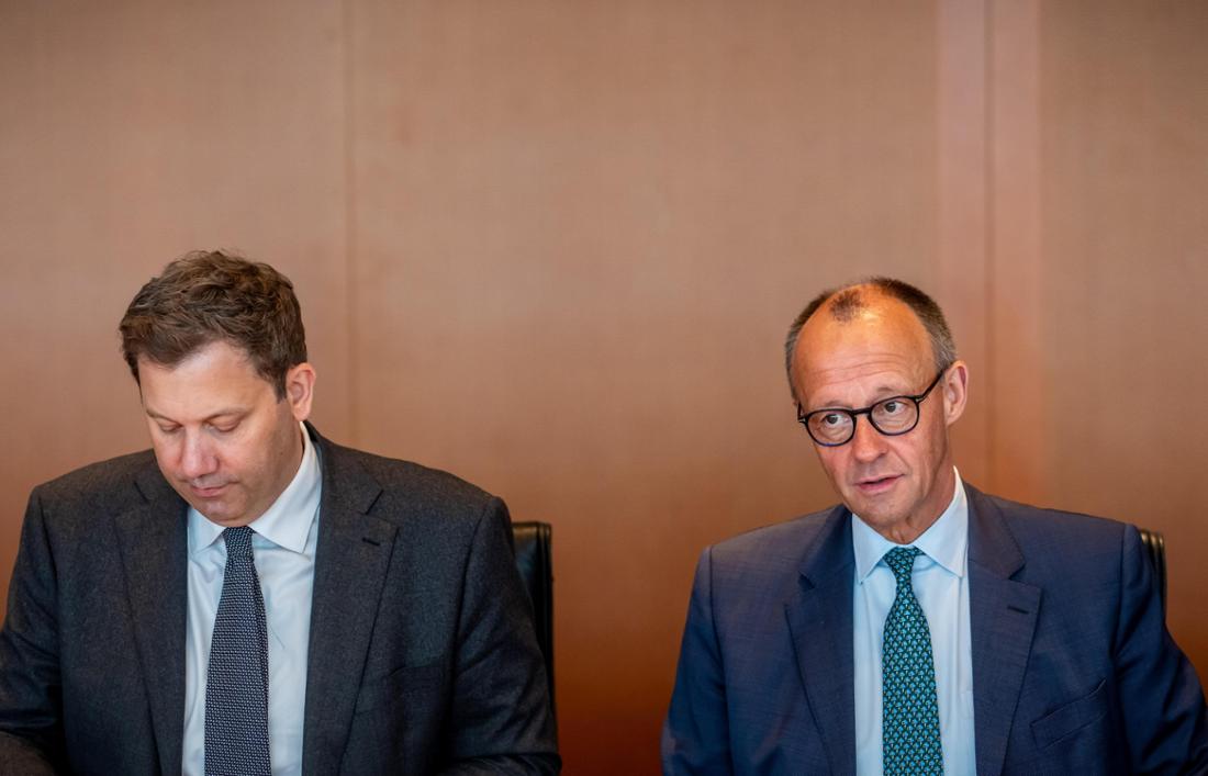 AfD stärkste Kraft, SPD stürzt ab: Nächste bittere Umfrage für Merz und Klingbeil