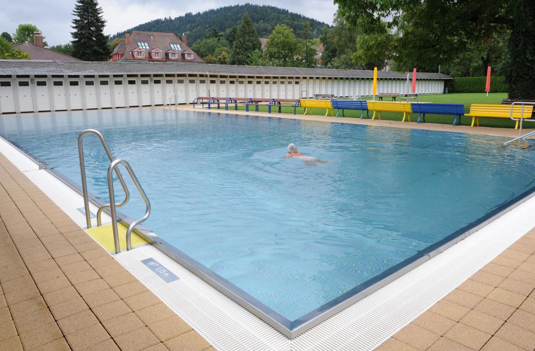 Oben-ohne-Freibad lässt keine Männer rein – doch eine Ausnahme sorgt für Ärger