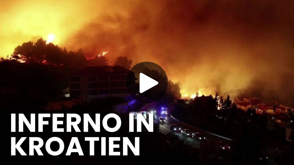 Feuerwehr kämpft um Touristenort an der Adriaküste - Häuser stehen in Flammen