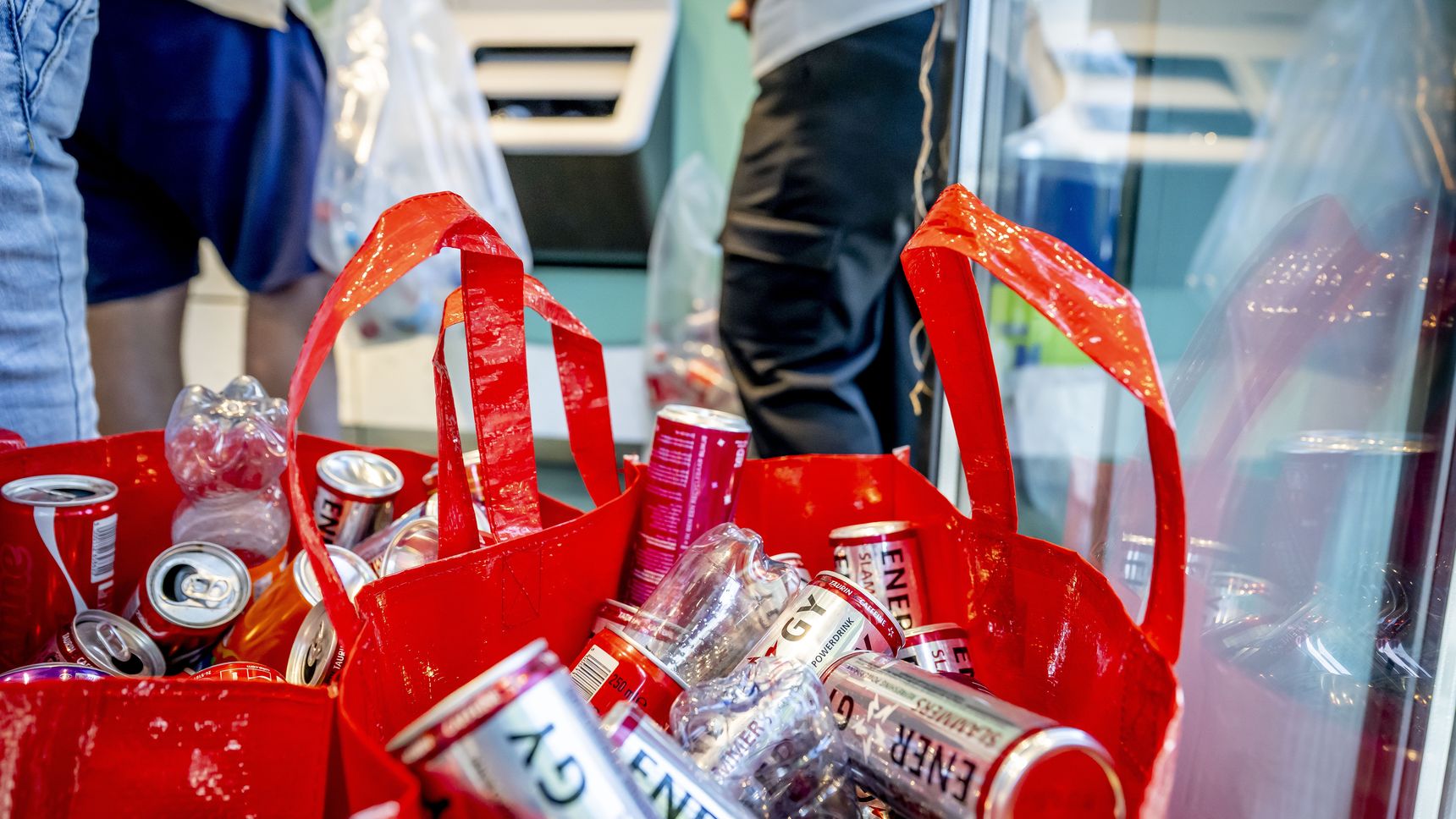 Nieuw statiegeldplan leidt tot felle kritiek: supermarkten vrezen stank en ongedierte