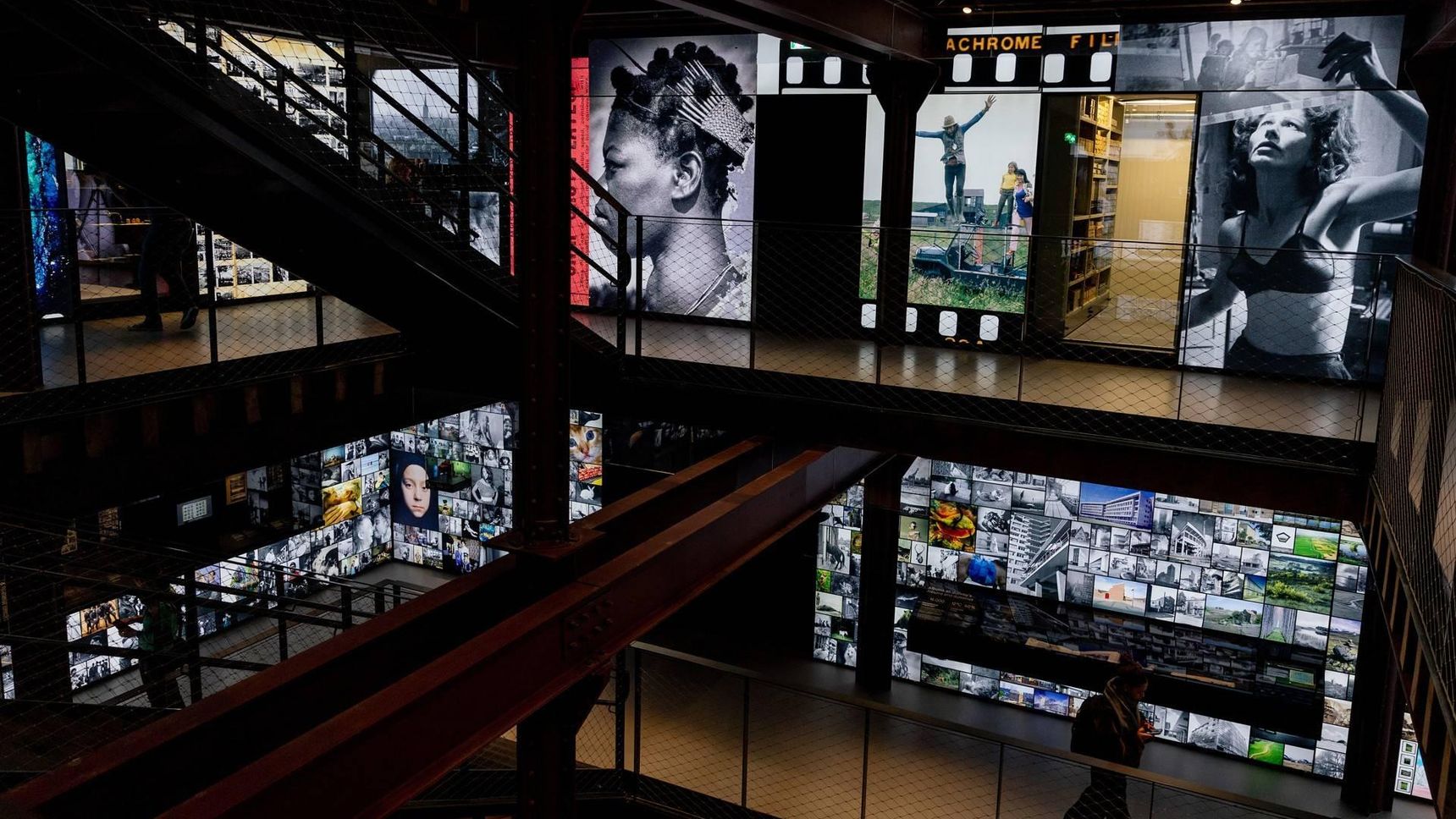 Rechtbank: onterecht ontslag oud-directeur Fotomuseum Donker