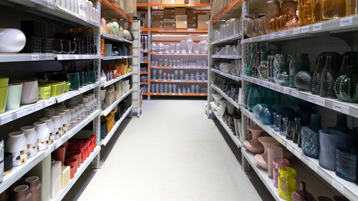 Il n’entend pas l’annonce de fermeture du magasin et voit les employés partir : un client se retrouve enfermé seul dans l’enseigne de bricolage