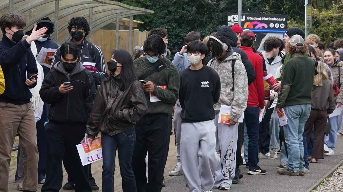Épidémie de méningite en Angleterre : le bilan grimpe à 34 cas et 2 morts, un "sans précédent" pour le ministre de la Santé