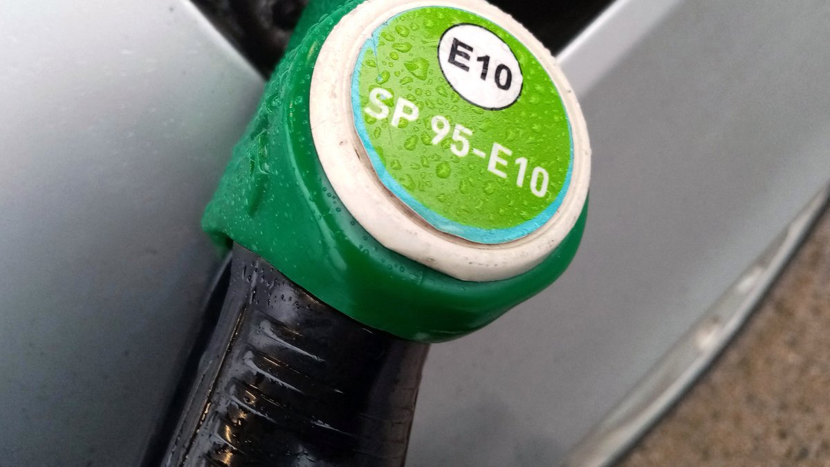 Hausse du prix du carburant : le SP95-E10 atteint la barre symbolique des 2 euros le litre en France