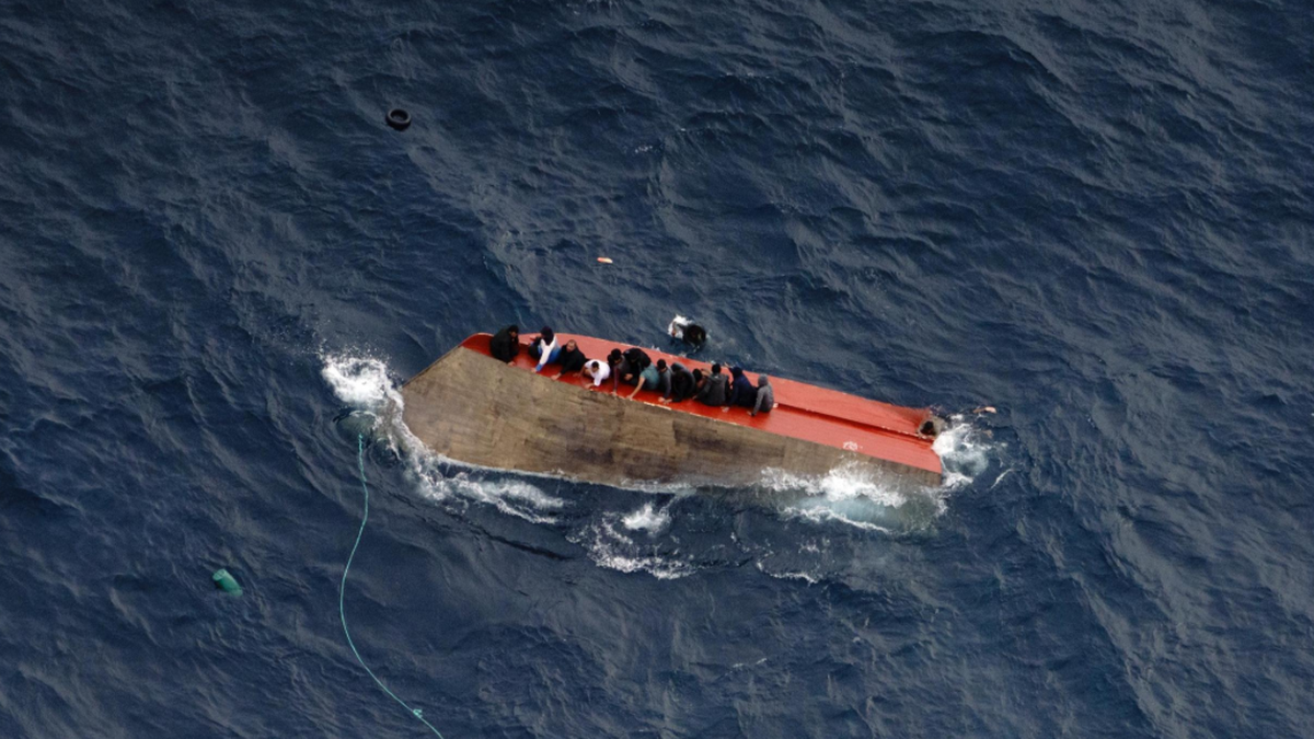 70 migrants disparus en mer au large de l’Italie : que sait-on du naufrage qui a fait au moins deux morts et une trentaine de survivants ?