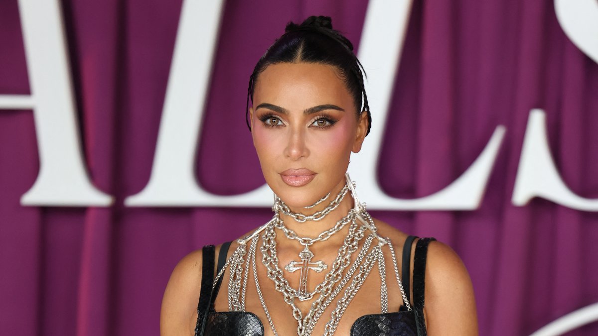 Une modeste créatrice de mode réclame des millions à Kim Kardashian et sa marque Skims : une des collections pose problème