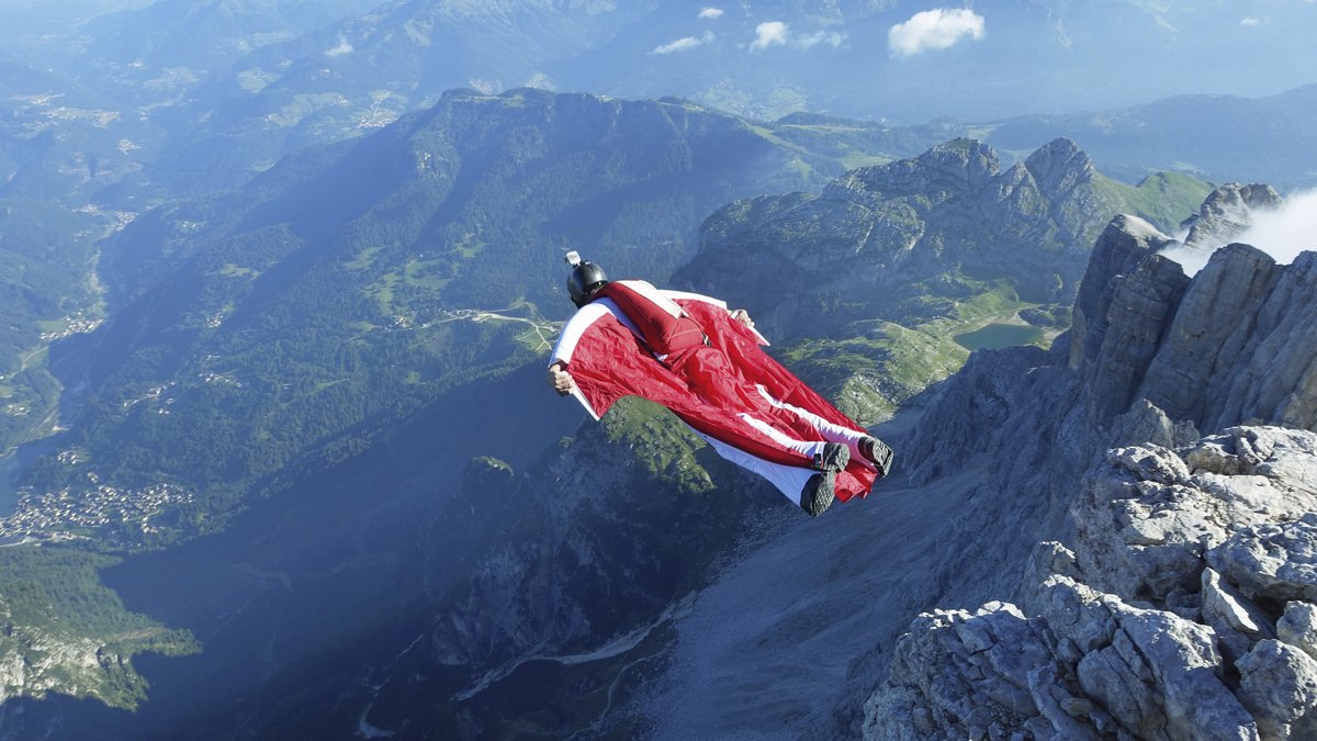 Il s’élance à plus de 2000 mètres d’altitude et s’écrase : un homme de 47 ans meurt dans un accident de wingsuit