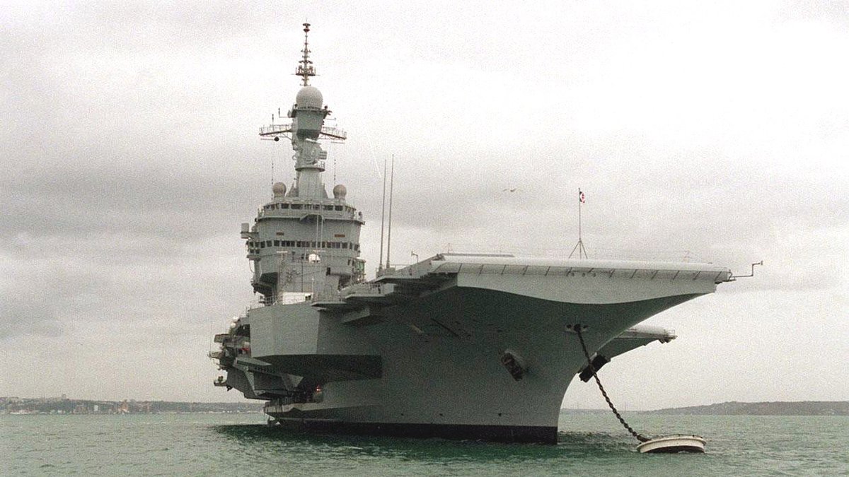 Incendie sur le Charles de Gaulle : le porte-avions nucléaire français touché par un départ de feu lors d’un arrêt technique